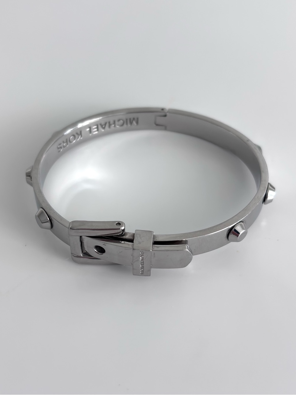 Michael Kors Buckle bracelet in silver tone he